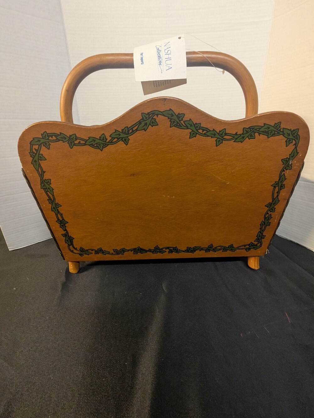 New with Tags Pier 1 Rattan Wicker Magazine Holder Rack Stand Ivy Stencil